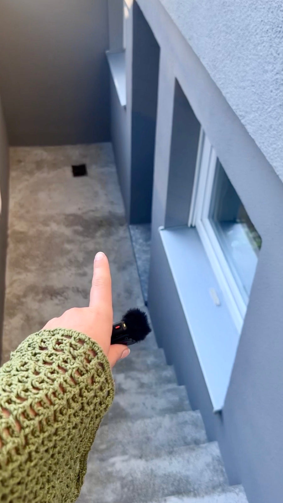 Treppe hinunter zum Eingang im Untergeschoss